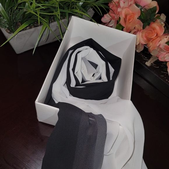 Scarf - Picture 5 of 9